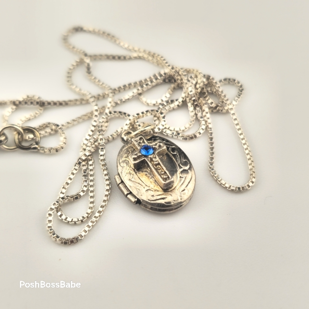1/2" Sterling Silver Vintage Locket with 22.5" Box Chain